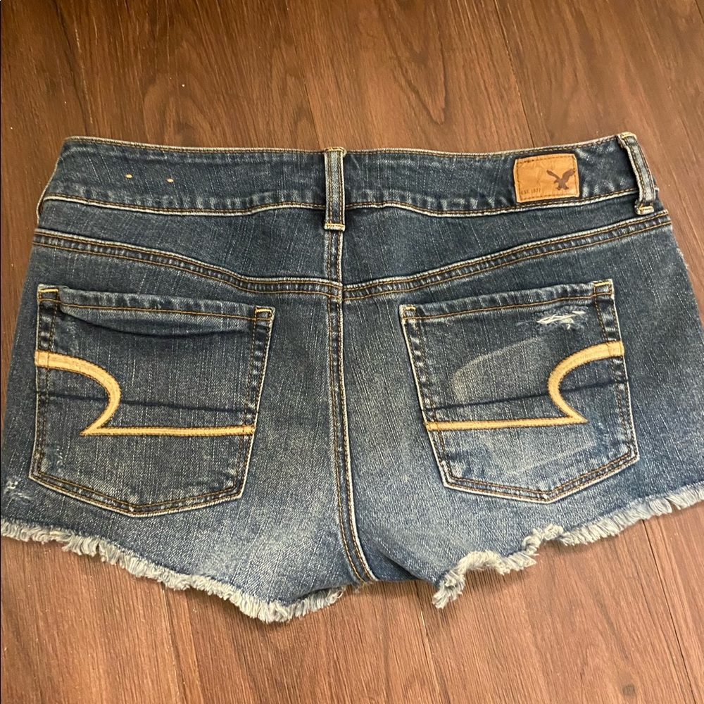 Very cute size 8 American Eagle “Shortie” shorts.